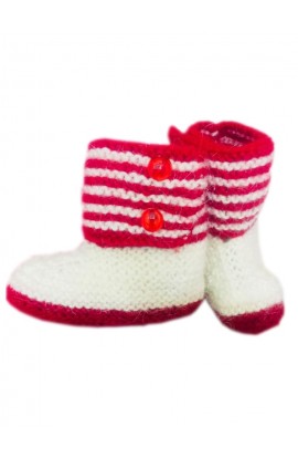Beautiful and stylish baby booties design and multi-color kited